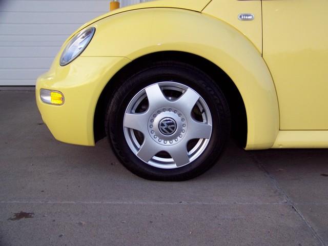 Volkswagen New Beetle 2000 photo 1