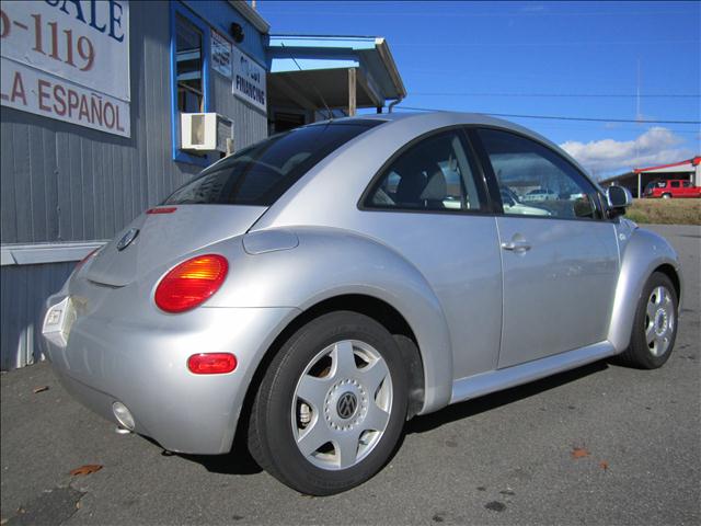 Volkswagen New Beetle 2000 photo 1