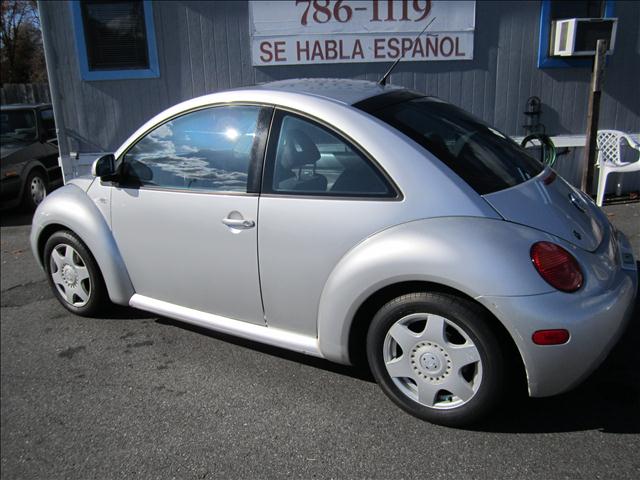 Volkswagen New Beetle 2000 photo 2