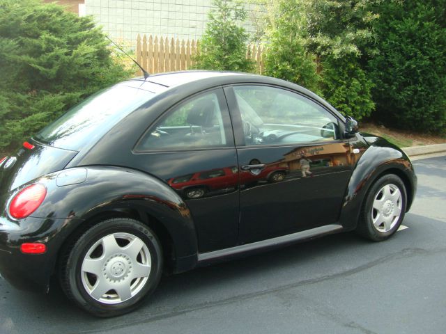 Volkswagen New Beetle 2000 photo 0