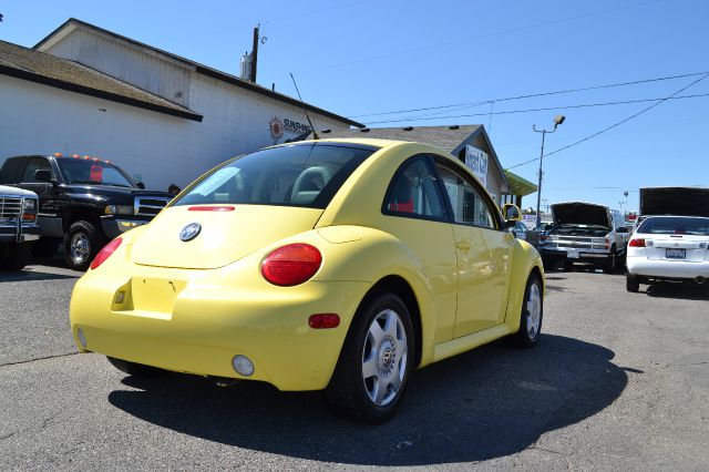 Volkswagen New Beetle 2000 photo 2