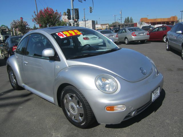 Volkswagen New Beetle 2000 photo 1