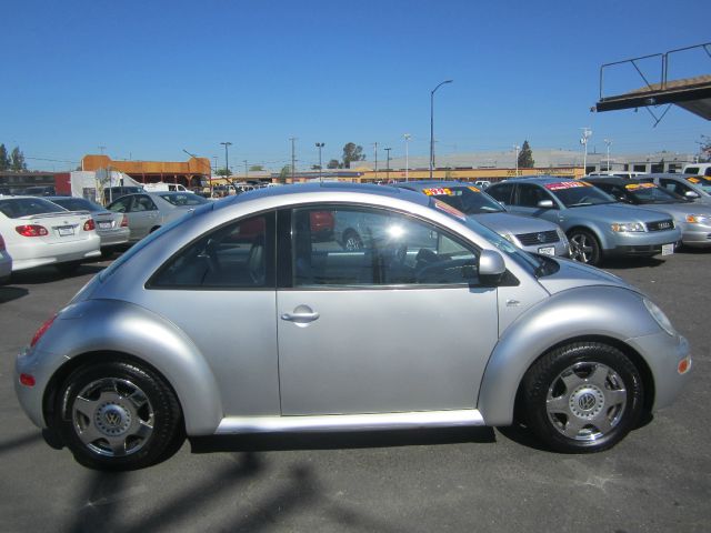 Volkswagen New Beetle 2000 photo 2