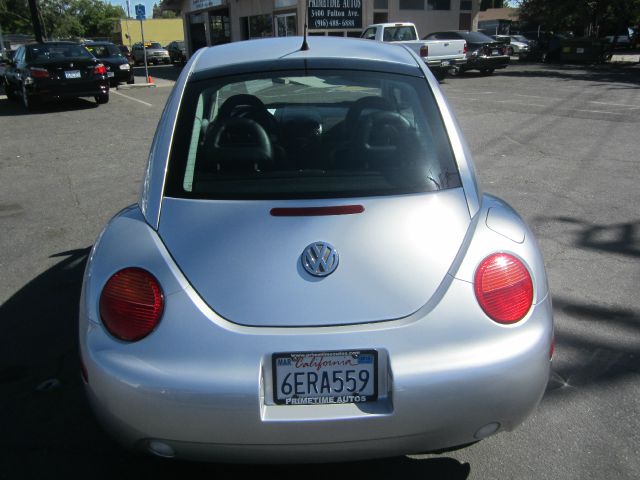 Volkswagen New Beetle 2000 photo 3