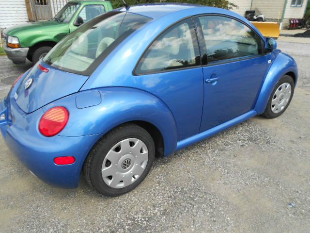 Volkswagen New Beetle 2000 photo 1