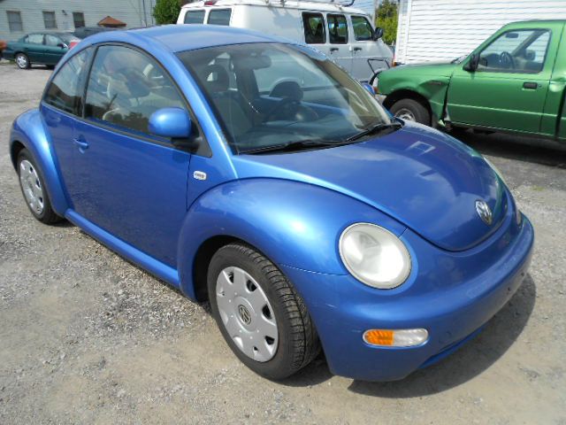 Volkswagen New Beetle 2000 photo 2