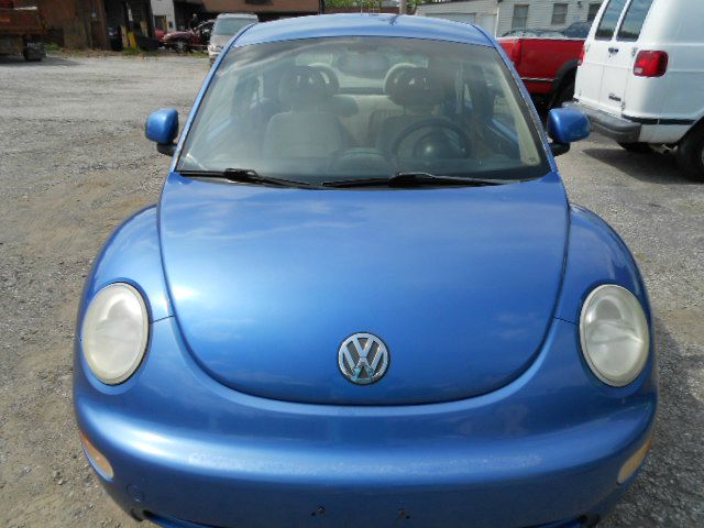 Volkswagen New Beetle 2000 photo 3