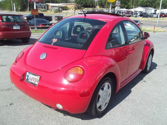 Volkswagen New Beetle 2000 photo 1