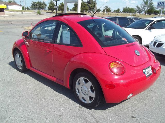 Volkswagen New Beetle 2000 photo 2