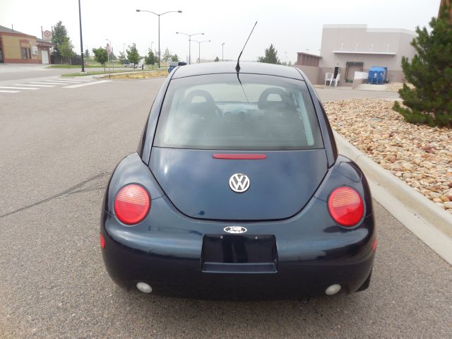 Volkswagen New Beetle 2000 photo 1