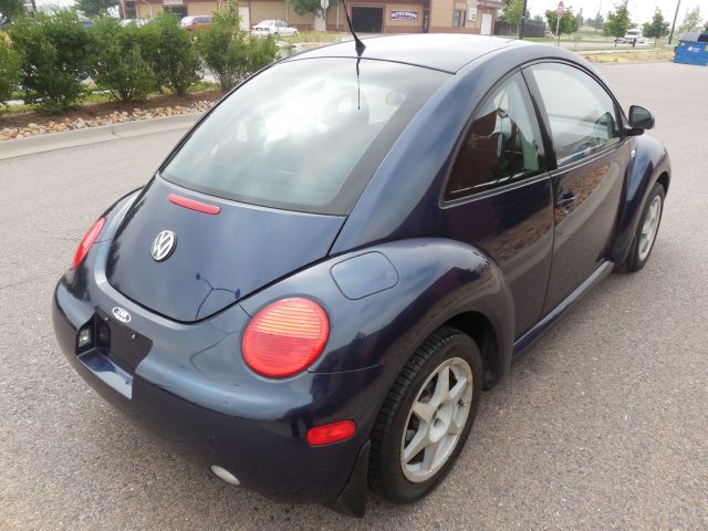 Volkswagen New Beetle 2000 photo 2