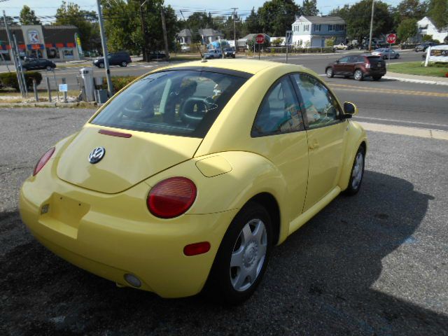 Volkswagen New Beetle 2000 photo 2