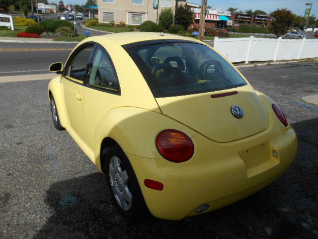 Volkswagen New Beetle 2000 photo 3