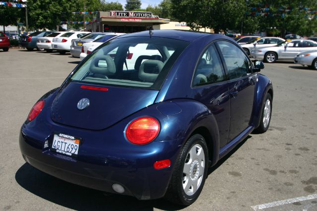 Volkswagen New Beetle 2000 photo 3