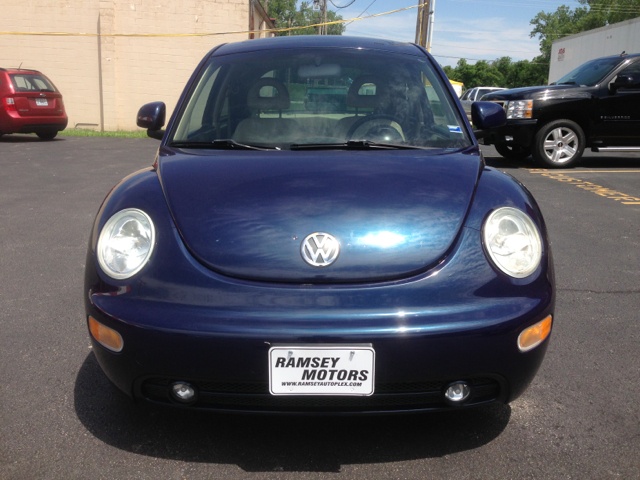 Volkswagen New Beetle 2000 photo 3