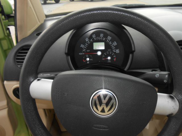 Volkswagen New Beetle S Sedan Coupe