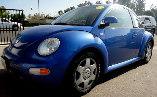 Volkswagen New Beetle 2000 photo 2