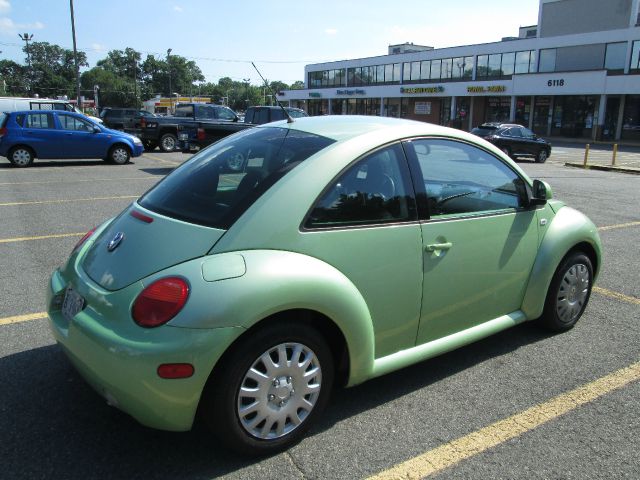 Volkswagen New Beetle 2000 photo 2