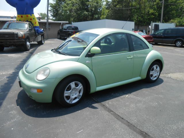 Volkswagen New Beetle 2000 photo 1