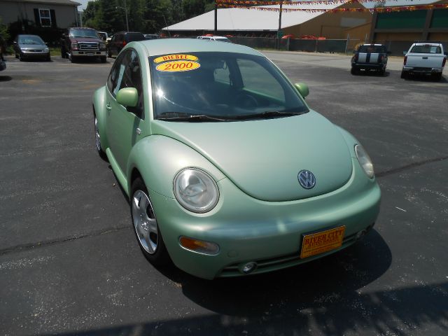 Volkswagen New Beetle 2000 photo 4