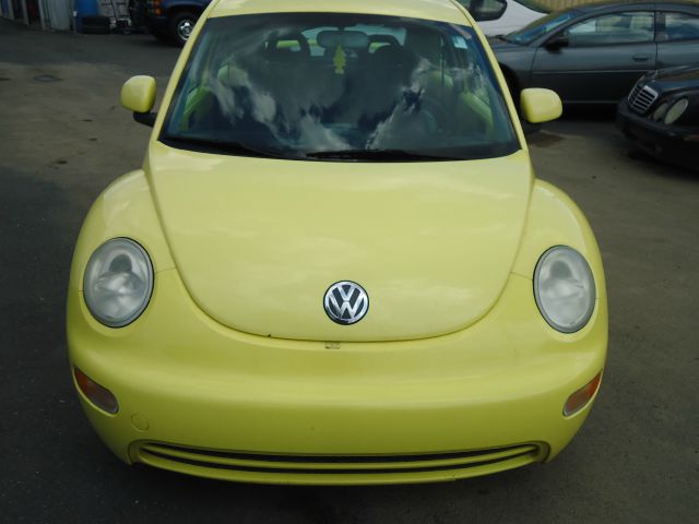 Volkswagen New Beetle 2000 photo 1