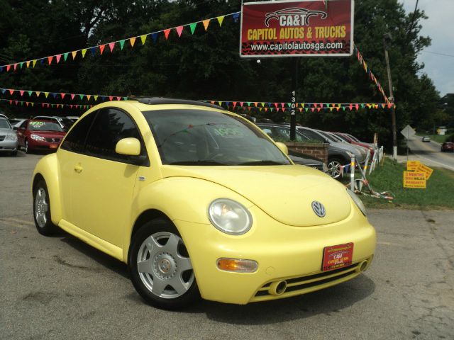 Volkswagen New Beetle 2000 photo 1