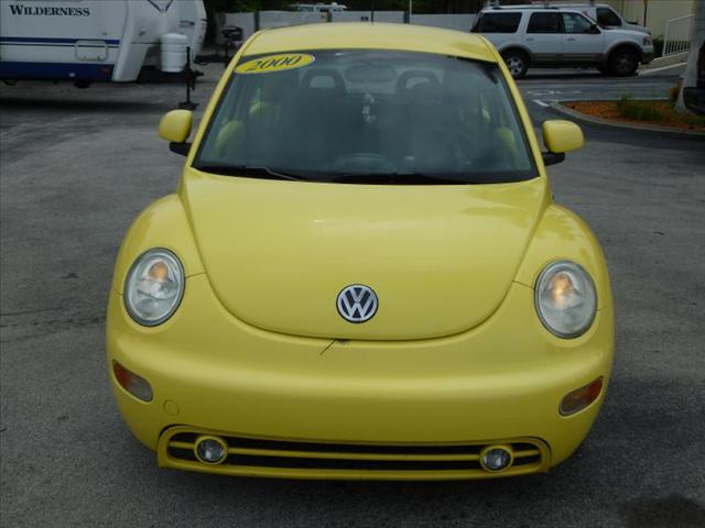 Volkswagen New Beetle 2000 photo 1