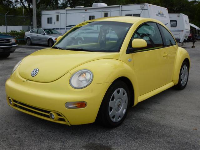 Volkswagen New Beetle 2000 photo 2