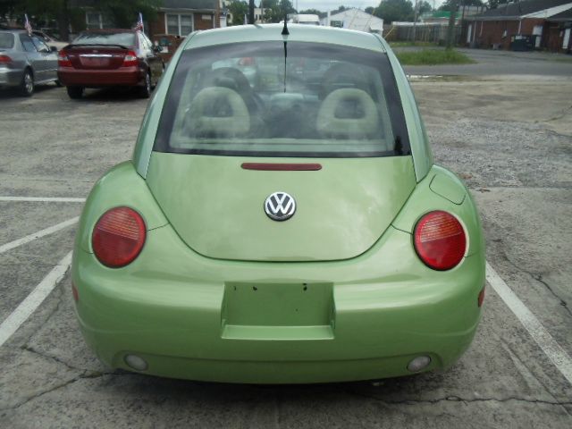 Volkswagen New Beetle 2000 photo 1