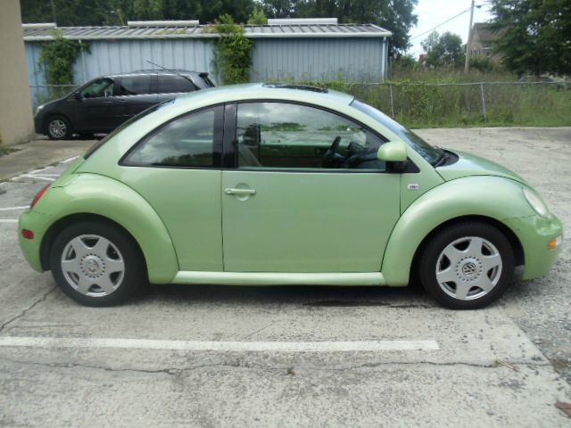 Volkswagen New Beetle 2000 photo 2