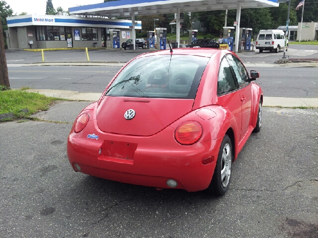 Volkswagen New Beetle 2000 photo 1