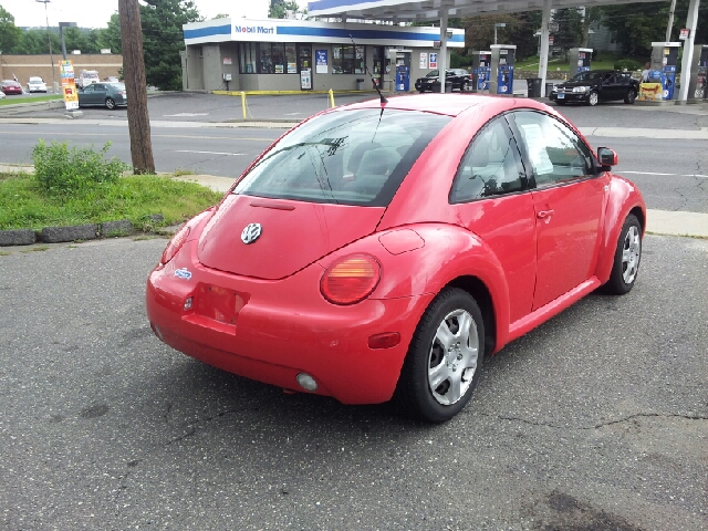 Volkswagen New Beetle 2000 photo 2