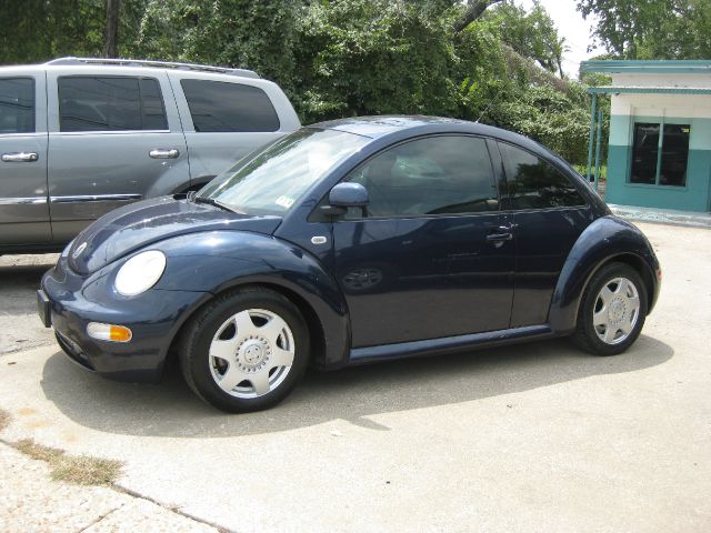 Volkswagen New Beetle 2000 photo 2