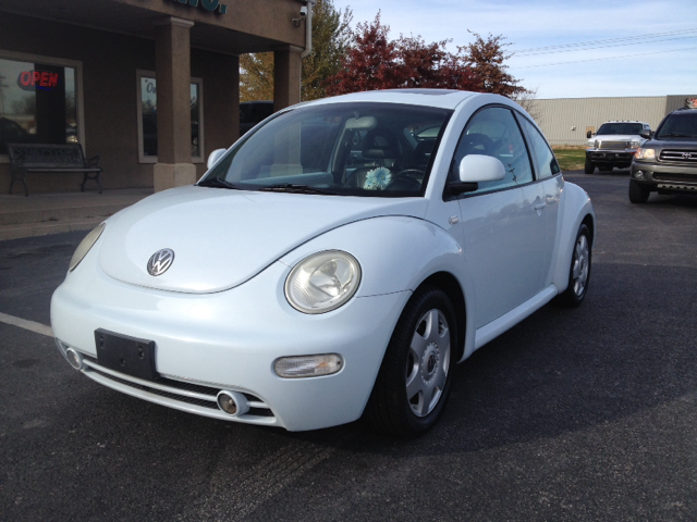 Volkswagen New Beetle 2000 photo 2