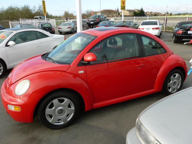 Volkswagen New Beetle 2000 photo 1