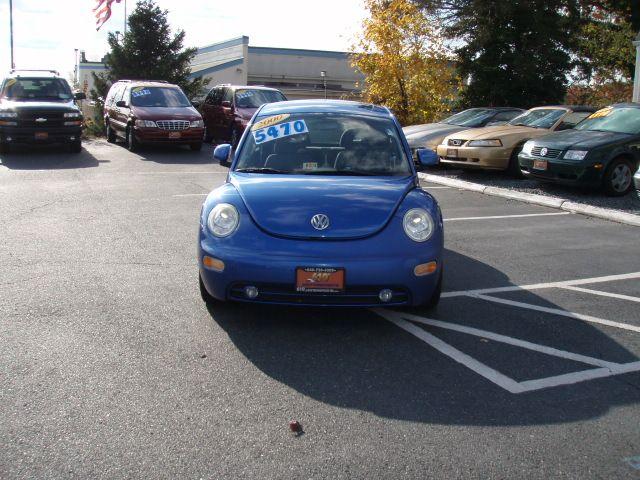 Volkswagen New Beetle 2000 photo 1