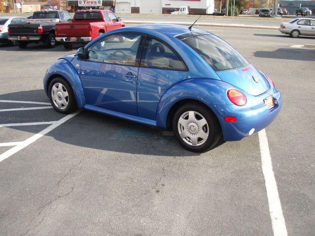 Volkswagen New Beetle 2000 photo 2