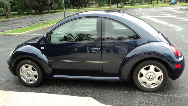 Volkswagen New Beetle 2000 photo 1