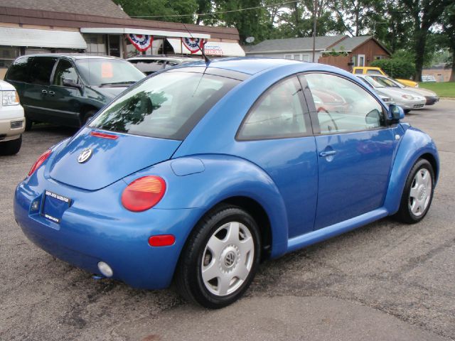 Volkswagen New Beetle 2000 photo 2