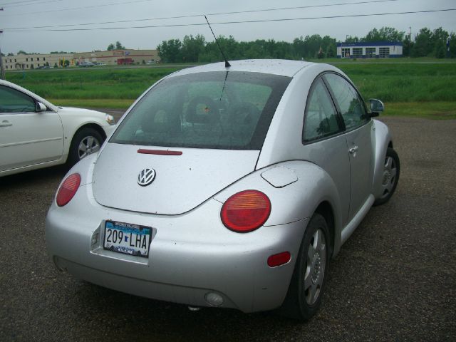 Volkswagen New Beetle 2000 photo 1