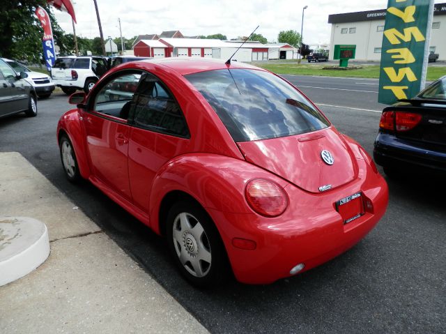 Volkswagen New Beetle 2000 photo 1