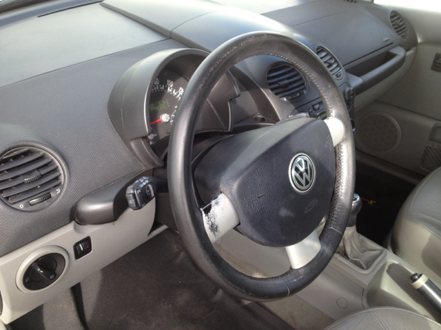 Volkswagen New Beetle 2000 photo 12