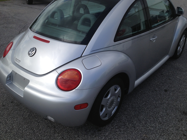 Volkswagen New Beetle 2000 photo 2