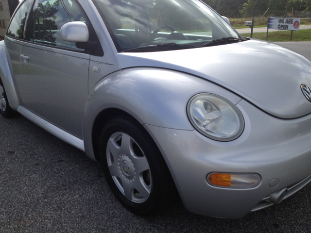 Volkswagen New Beetle 2000 photo 3