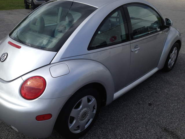 Volkswagen New Beetle 2000 photo 4