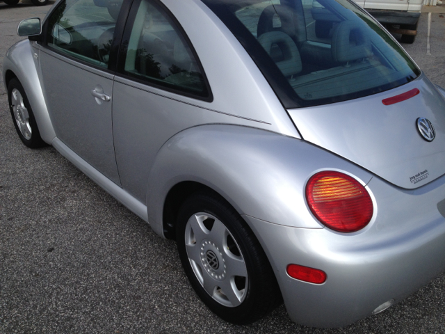 Volkswagen New Beetle 2000 photo 7