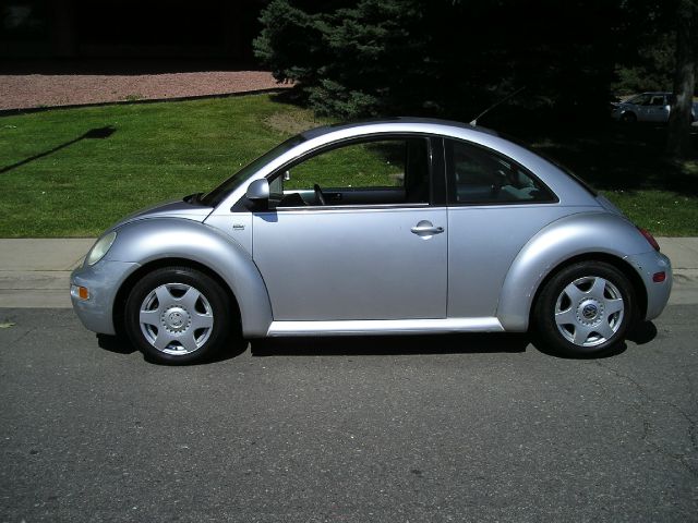 Volkswagen New Beetle 2000 photo 1