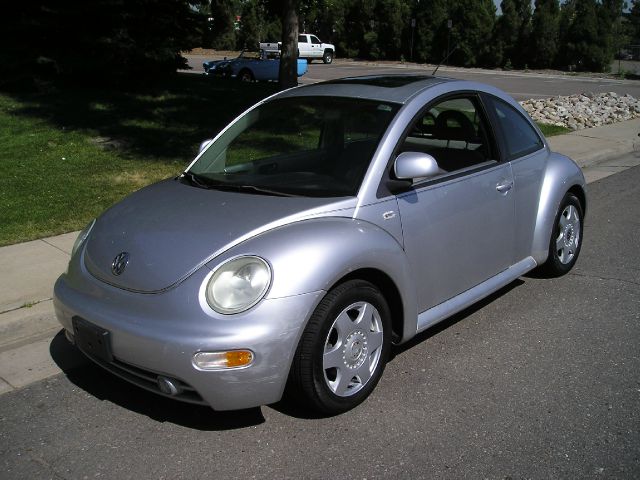 Volkswagen New Beetle 2000 photo 2