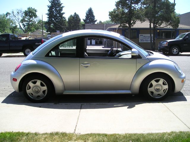 Volkswagen New Beetle 2000 photo 3