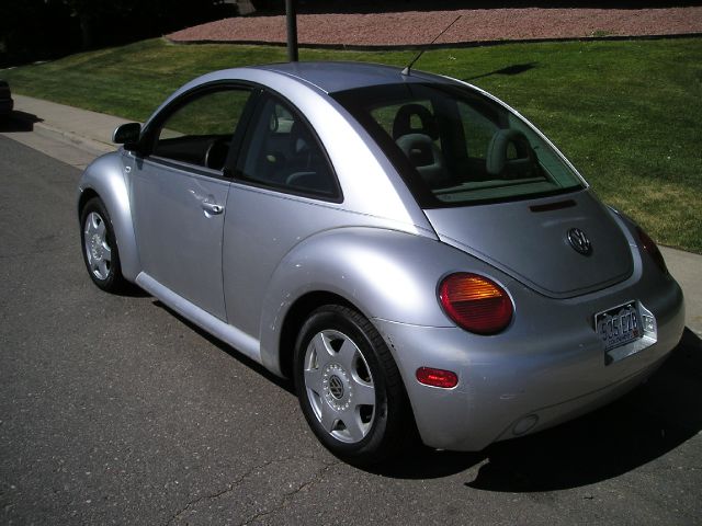 Volkswagen New Beetle 2000 photo 4